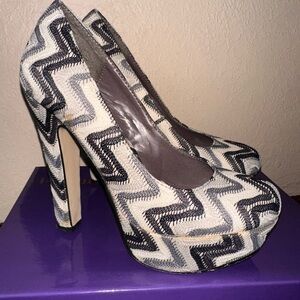Zigzag Patterned High Heels